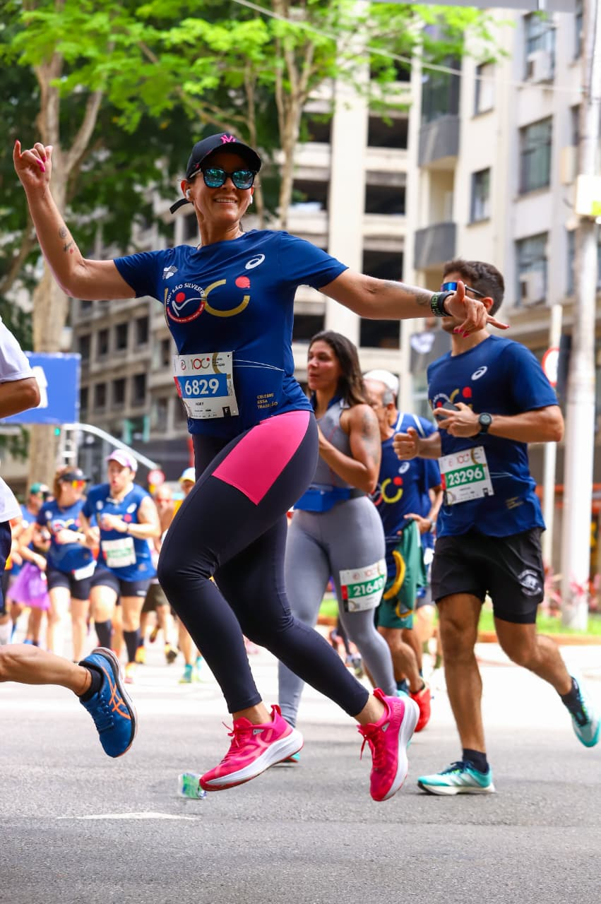 Mary depois da transformação em uma corrida